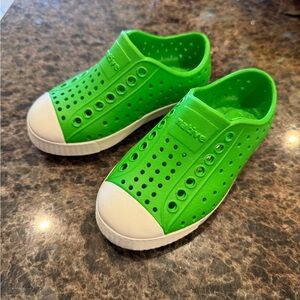 Native Kids Water Shoes - Bright Green and White